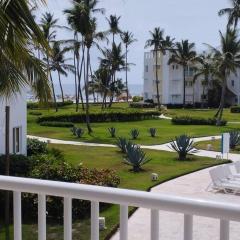 Oceanfront Playa Turquesa with highspeed Wi-Fi, pools, free beach access