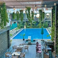 Imperial Resort Apt Sleeps 3 - Pool Parking Wifi