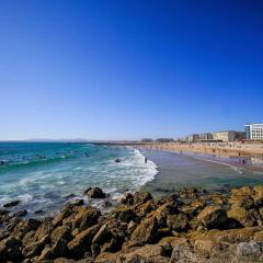 Sunny Beachfront Apt in Costa da Caparica