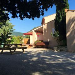 Maison de 4 chambres avec piscine partagee terrasse et wifi a Cruas