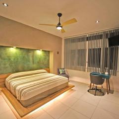 Penthouse -Sky at Mikasa- Fast wifi, King Bed, AC & Pool