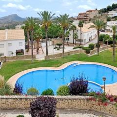 Bungalow house with communal pool