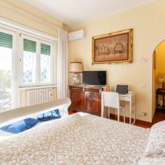 Penthouse Room Private Bath & Wi Fi AC