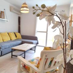 Sunny apartment next to the Beach ZE1