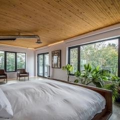 Cozy BNB - Halifax Rooftop - The King Penthouse Room