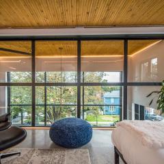 Cozy BNB - Halifax Rooftop - The Sunrise Room