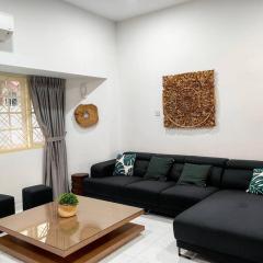 Klebang Spacious Comfy Bangalow