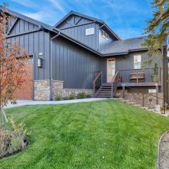 Pine Meadow Village Castle~ Incredible Chalet Home