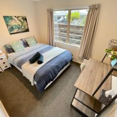 Papamoa Two Rooms & Kitchenette - Dogs welcome
