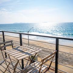 Beachfront, sun, sand & fun - Cozy 1 Bdr Apt