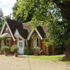 Gorgeous Country Cottage overlooking Windsor Castle