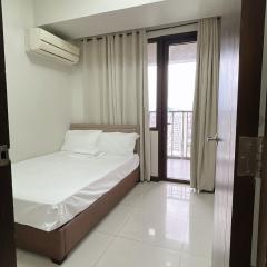 Admiral Baysuites 1 BR Unit