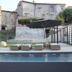 Family house with pool in rural Italy