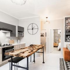 Midrand Classy & Eclectic 1-Bed w/Throwback Vibes
