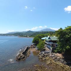 Villa Manja Tanahwangko Ocean-Front Manado