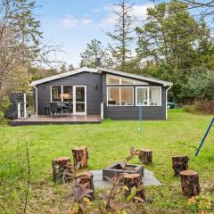 Cozy Cottage With 600 M To The Beach