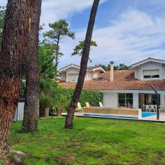 Villa with swimming pool 500 m from the beach