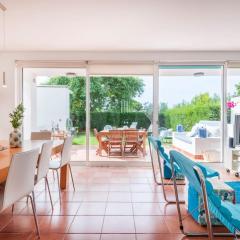 Prainha Sunny 5BR Villa (up to 13 guests)