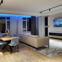 Urban Oasis: 140m² Minimalist Luxury Apartment in Prestigious Residence