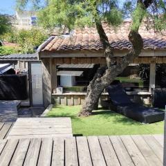 maison en bois au pied de l ocean avec spa