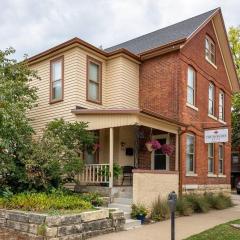 The Dubuque House - Historic Downtown Location!
