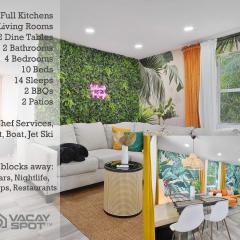 Vacay Spot Wynwood Jungle Fever Shower Massage jets, BBQ, Patio LED vibes, Prime LOC! 6 blocks away from Bars, Nite Clubs, Res, Shops