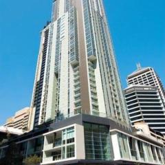 Prime location - CBD Brisbane 1 bed w shared 25m pool, gym, sundeck and a BBQ area