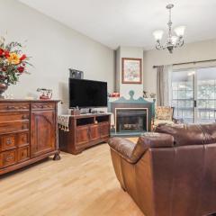 Close to San Antonio Zoo and Airport Cozy Townhome