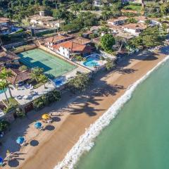 Cinematográfica Mansão Pé na Areia da Ferradura com Treze Quartos Por Luxury Rentals