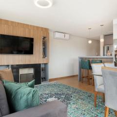 Apto 2 Suítes 30m Rua Coberta by Achei Gramado