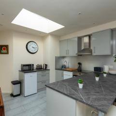 Bright & Contemporary 1bedroom Annexe - Herne Hill!