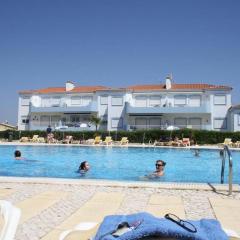 Pool View 2 bedroom 1st floor apartment, Oasis Parque near Alvor AT14