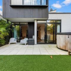 Havenview Residence with courtyard