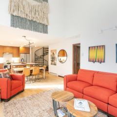 Big & Bright Hidden Gem with Garage, Hot Tub, Lux Kitchen condo