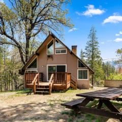 Peaceful North Fork Cabin w/ Fireplace & Wi-Fi!