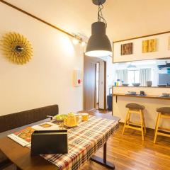 4分钟步行至花园町站 4分钟直达难波 12分钟直达梅田 4间卧室 免费停车场 MHAsaHi1