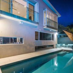 Large Spacious 4BR4B Surfers Villa with Pool 1