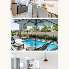 Apartamento 150m da PRAIA com SACADA, WI-FI AR CONDICIONADO, PISCINA, PORTARIA 24h, PLAYGROUND e vaga de GARAGEM