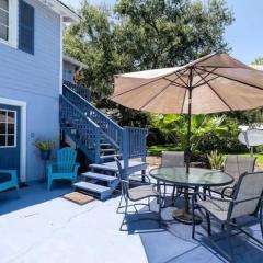 Charming Carriage House near Historic Canal Street Minutes to the Beach