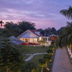 StayVista's Rupohi - Jorhat with Manicured Lawn & Gazebo