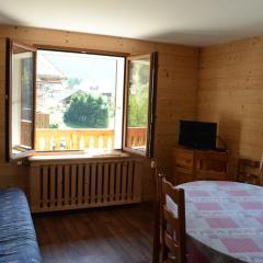 Châtel : Chalet 4 pièces pour 8 personnes avec balcon, garage et proche du centre - FR-1-676-118