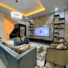 IVYs 4 Bedroom Luxury Entire Apartment Duplex with Wifi in Lekki