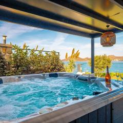 Çimentepe Residence Deluxe 2 - Villa with Jacuzzi in Yalikavak