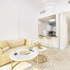 Luxury 1 Bedroom On Marina Walk, Sleeps 5, 1 Min to Metro