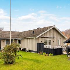 Cozy Home In Mellbystrand With Kitchen