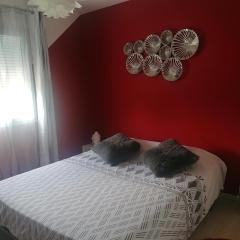 chambre rouge privée avec piscine