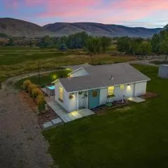 The Ahtanum Cottage - hot tub and views