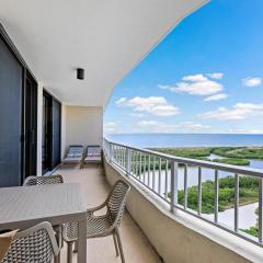 Beachfront penthouse with spectacular views and pool