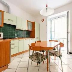 JOIVY Cosy flat with parking in Chiavari