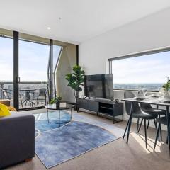 Breathtaking View - 2BR Apt in Melbourne CBD w Gym